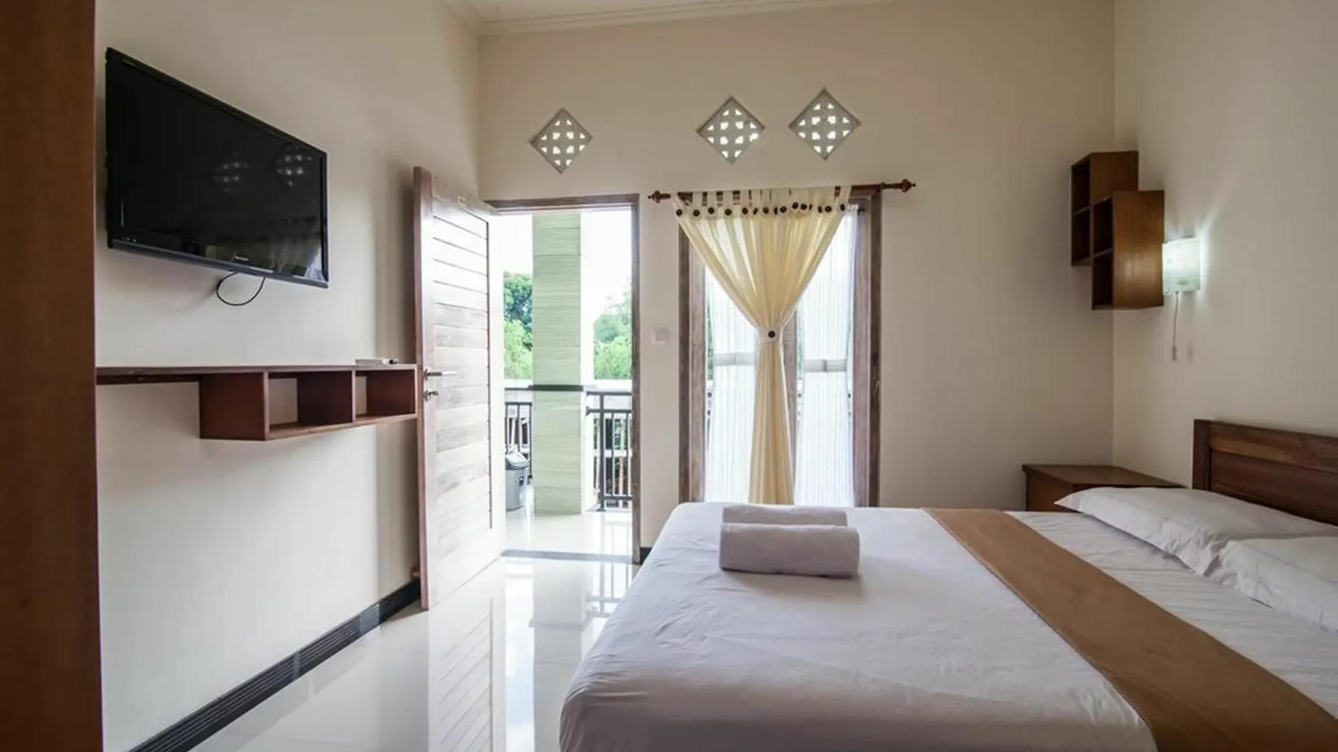 **  Tirai Bambu Jimbaran Hotel Kuta Selatan Indonesia