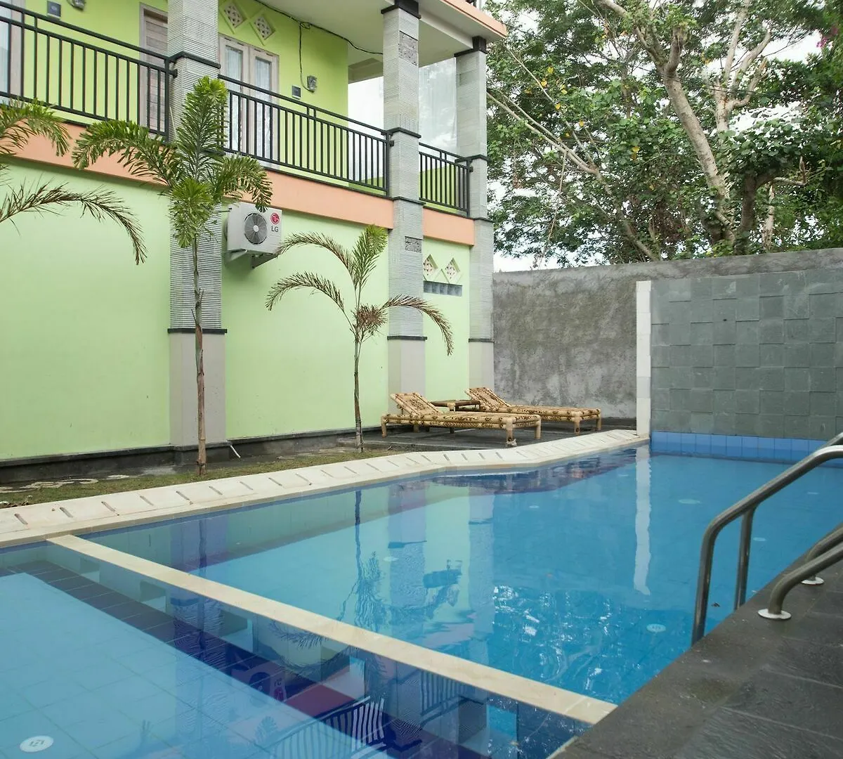 **  Tirai Bambu Jimbaran Hotel Kuta Selatan Indonesia